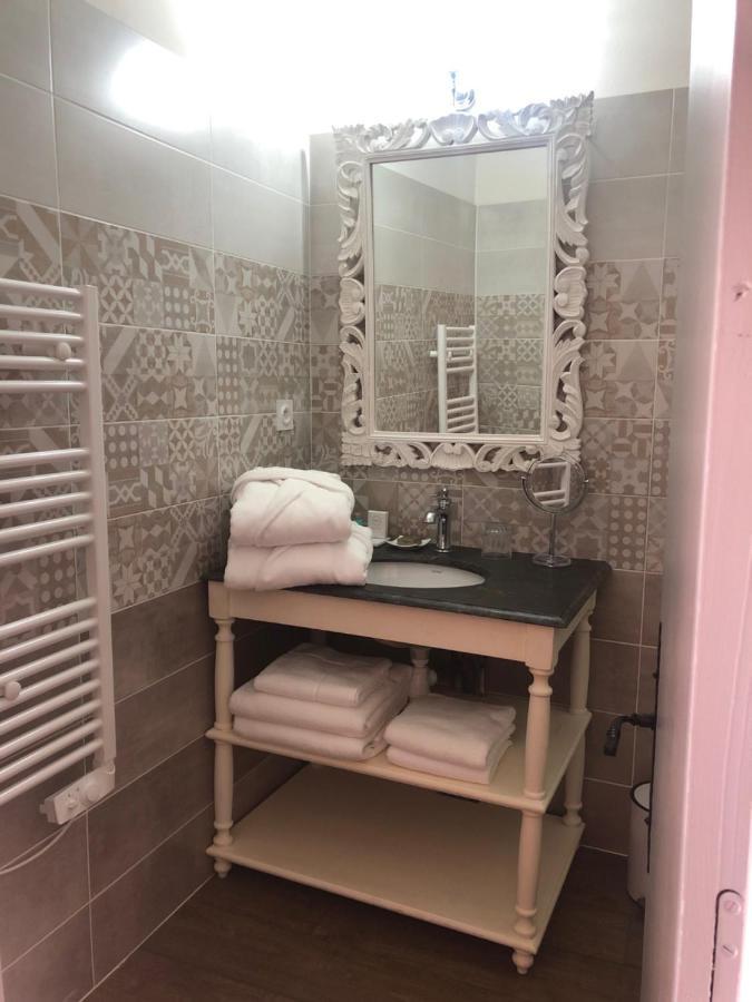 Bed and Breakfast Domaine De Monplaisir Caylus Esterno foto