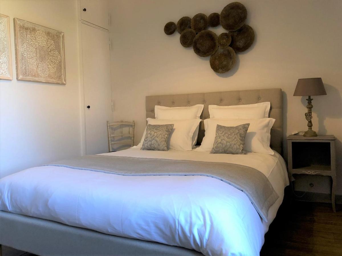 Bed and Breakfast Domaine De Monplaisir Caylus Esterno foto
