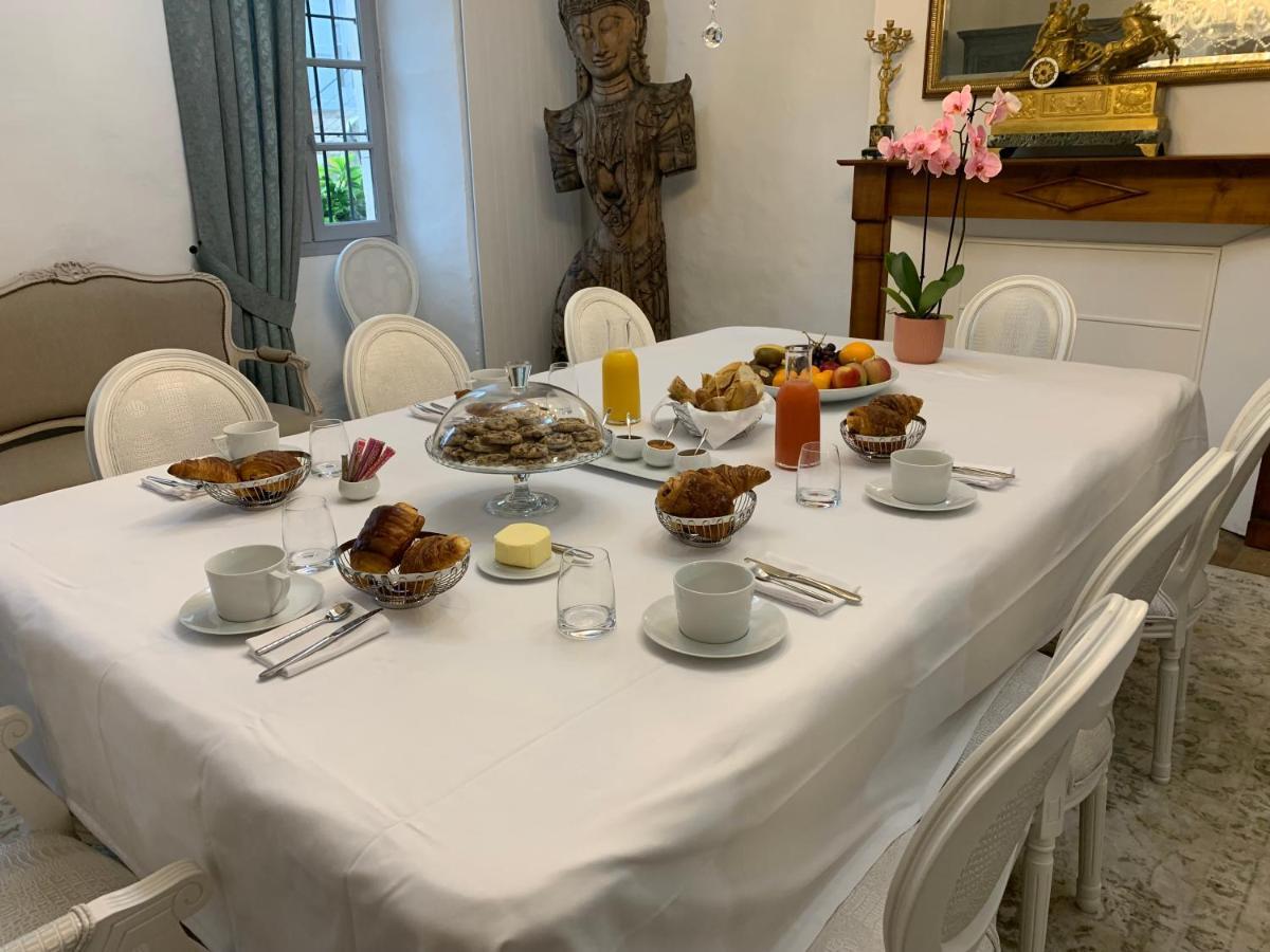 Bed and Breakfast Domaine De Monplaisir Caylus Esterno foto