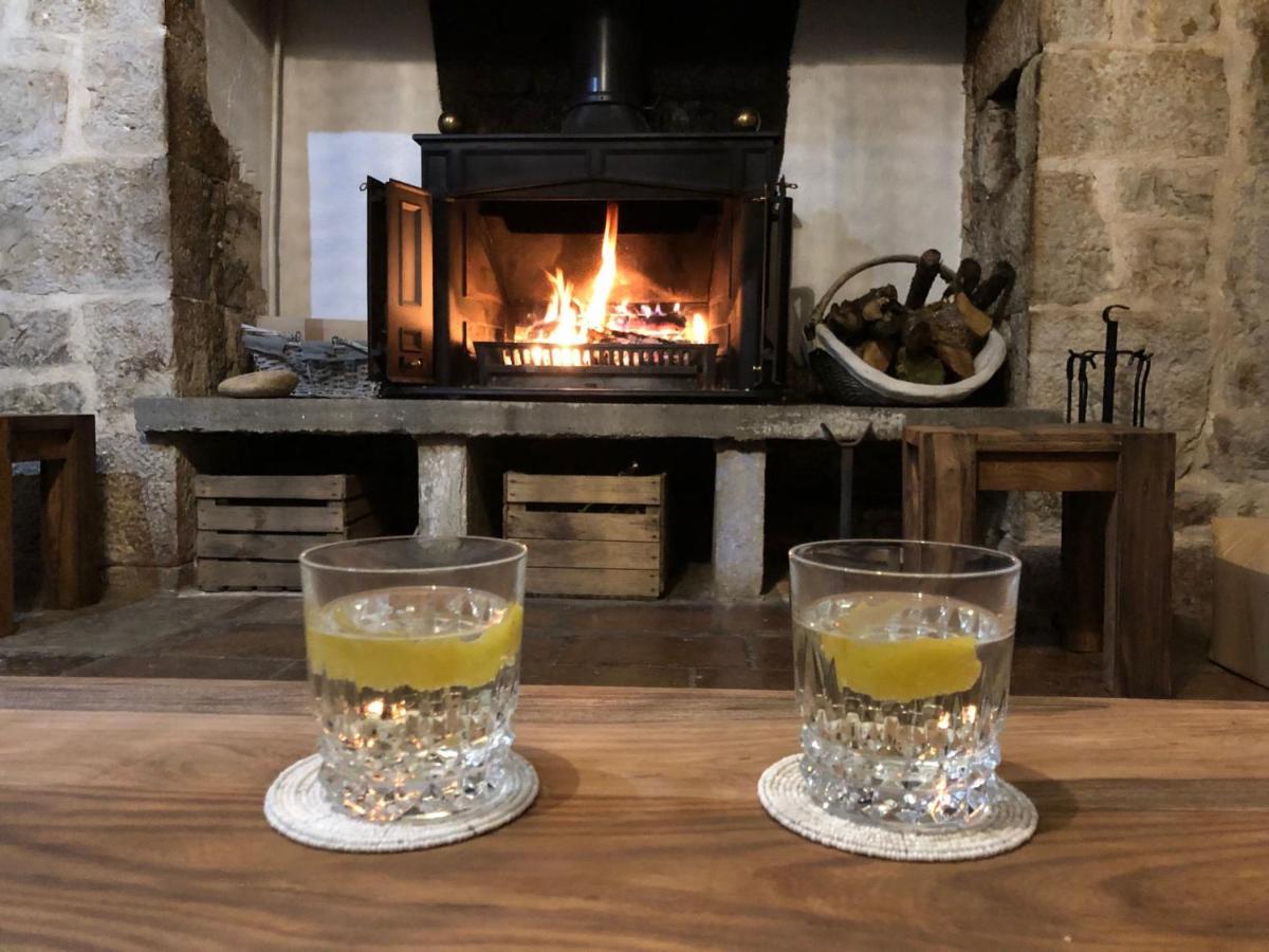 Bed and Breakfast Domaine De Monplaisir Caylus Esterno foto
