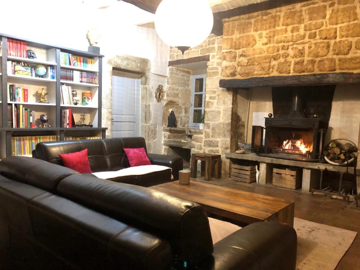 Bed and Breakfast Domaine De Monplaisir Caylus Esterno foto