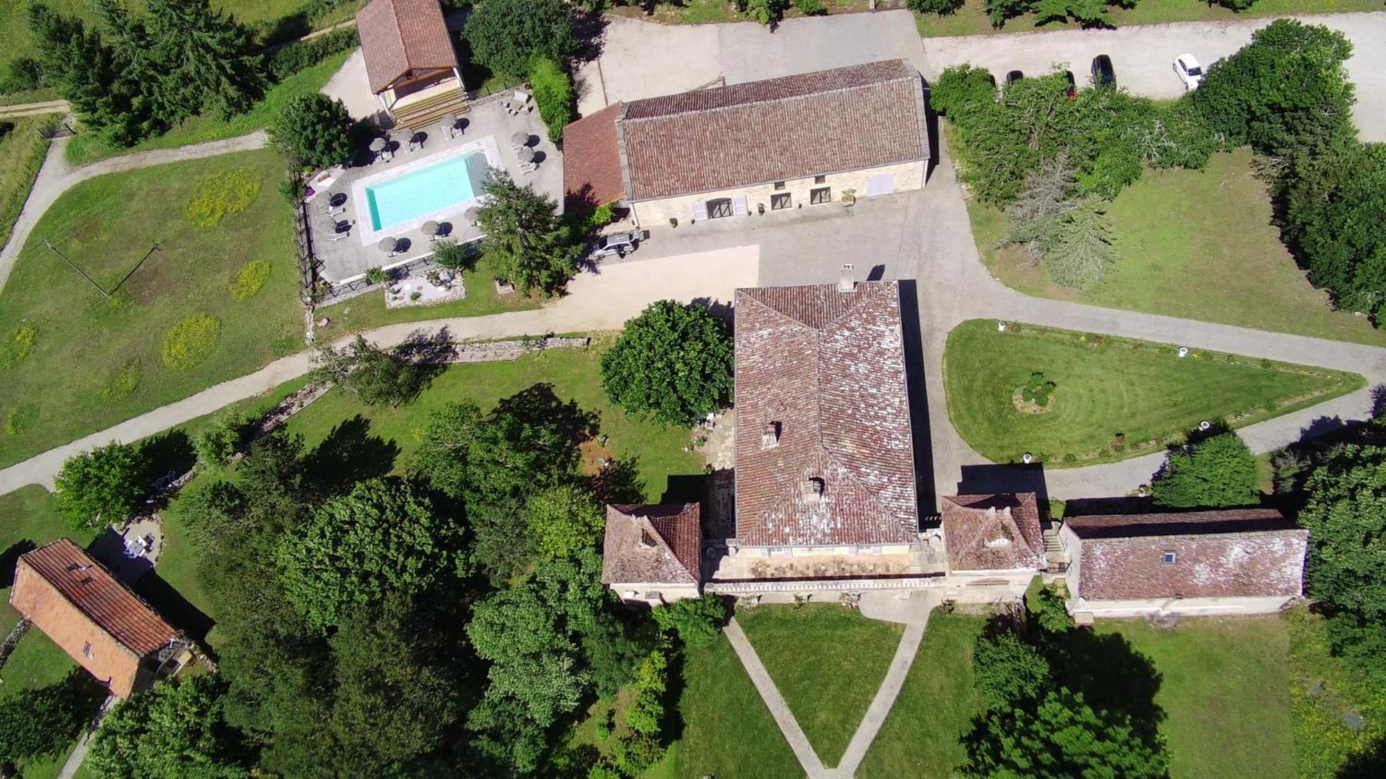 Bed and Breakfast Domaine De Monplaisir Caylus Esterno foto